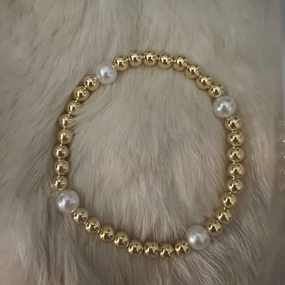 Handmade gold filled bracelet with pearl beads